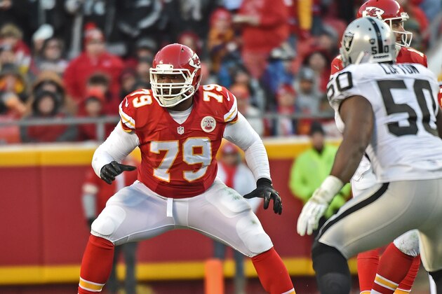 KANSAS CITY, MO - JANUARY 03:  Offensive linemen Donald Stephenson #79 of the Kansas City Chiefs gets set on the line against the Oakland Raiders during the first half on January 3, 2016 at Arrowhead Stadium in Kansas City, Missouri.  (Photo by Peter G. Aiken/Getty Images)