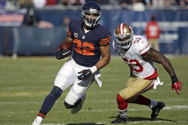 FILE - In this Dec. 6, 2015, file photo, Chicago Bears running back Matt Forte (22) rushes against the San Francisco 49ers during an NFL football game in Chicago. Forte, a two-time Pro Bowl running back announced on Instagram Friday, Feb. 12, 2016, morning that the team informed him this week it will not offer him a contract for next season. (AP Photo/Nam Y. Huh, File)