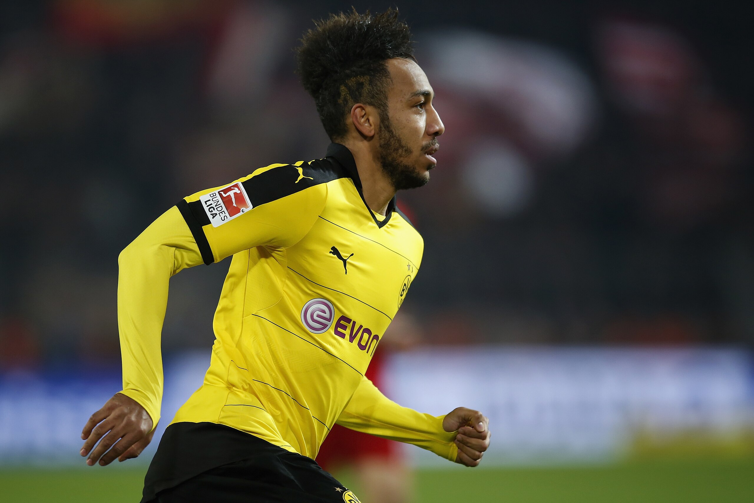 DORTMUND, GERMANY - MARCH 05:  Pierre-Emerick Aubameyang of Borussia Dortmund runs during the Bundesliga match between Borussia Dortmund and FC Bayern Muenchen at Signal Iduna Park on March 5, 2016 in Dortmund, Germany.bs  (Photo by Boris Streubel/Getty Images)