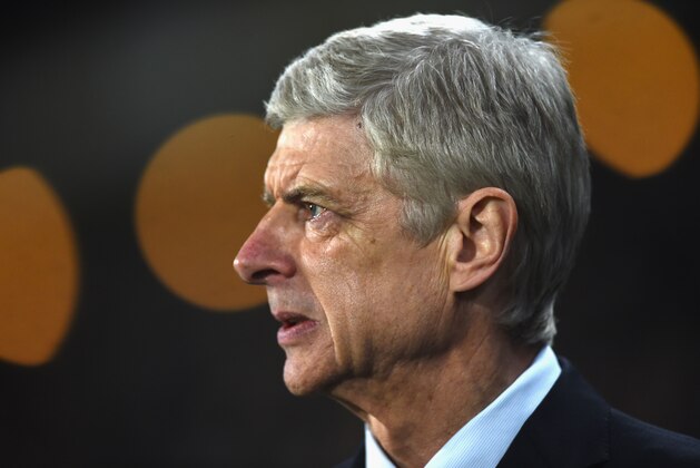 HULL, ENGLAND - MARCH 08: Arsene Wenger, Manager of Arsenal looks on during the Emirates FA Cup Fifth Round Replay match between Hull City and Arsenal at KC Stadium on March 8, 2016 in Hull, England. (Photo by Laurence Griffiths/Getty Images) HULL, ENGLAND - MARCH 08: Arsene Wenger, Manager of Arsenal looks on during the Emirates FA Cup Fifth Round Replay match between Hull City and Arsenal at KC Stadium on March 8, 2016 in Hull, England. (Photo by Laurence Griffiths/Getty Images)