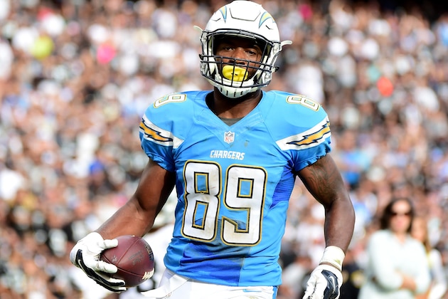 SAN DIEGO, CA - OCTOBER 25:  Ladarius Green #89 of the San Diego Chargers scores a touchdown to trail 37-13 during the fourth quarter against the Oakland Raiders at Qualcomm Stadium on October 25, 2015 in San Diego, California.  (Photo by Harry How/Getty Images)