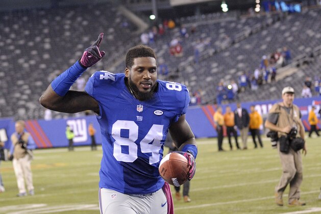 New York Giants tight end Larry Donnell (84) motions to fans as he runs off the field after the Giants beat the San Francisco 49ers 30-27 in an NFL football game, Sunday, Oct. 11, 2015, in East Rutherford, N.J. Donnell caught a pass in the fourth quarter for the winning touchdown. (AP Photo/Bill Kostroun)
