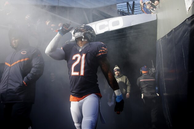 Chicago Bears safety Tracy Porter (21) walks to the field during introductions before an NFL football game against the Denver Broncos, Sunday, Nov. 22, 2015, in Chicago. (AP Photo/Nam Y. Huh)