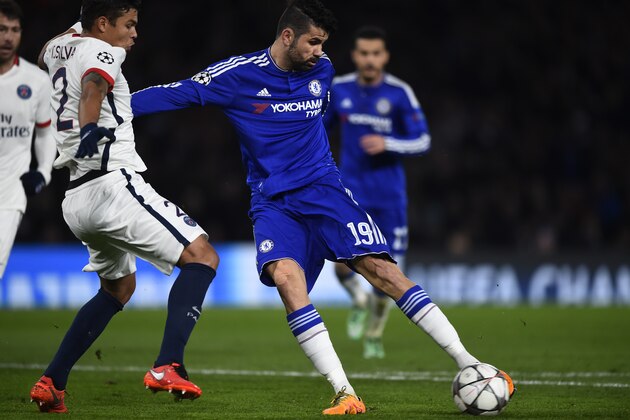 LONDON, ENGLAND - MARCH 09:  Diego Costa of Chelsea shoots past Thiago Silva of PSG to score a gol to level the scores at 1-1 during the UEFA Champions League round of 16, second leg match between Chelsea and Paris Saint Germain at Stamford Bridge on March 9, 2016 in London, United Kingdom.  (Photo by Mike Hewitt/Getty Images)