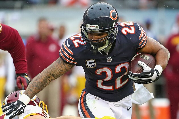 CHICAGO, IL - DECEMBER 13: Matt Forte #22 of the Chicago Bears breaks a tackle attempt by Will Compton #51 of the Washington Redskins at Soldier Field on December 13, 2015 in Chicago, Illinois. The Redskins defeated the Bears 24-21. (Photo by Jonathan Daniel/Getty Images)