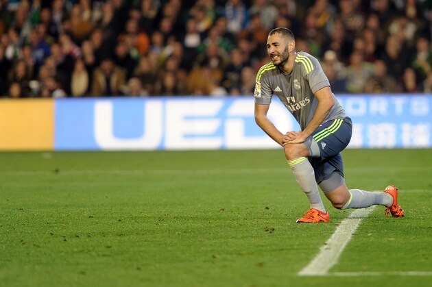 Real Madrid's French forward Karim Benzema kneels during the Spanish league football match Real Betis Balompie vs Real Madrid CF at the Benito Villamarin stadium in Sevilla on January 24, 2016.The match ended in a draw 1-1.  AFP PHOTO / CRISTINA QUICLER / AFP / CRISTINA QUICLER        (Photo credit should read CRISTINA QUICLER/AFP/Getty Images)