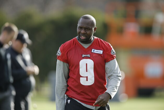 Philadelphia Eagles quarterback Thad Lewis walks off the field at the NFL football team's practice facility, Tuesday, Dec. 15, 2015, in Philadelphia. (AP Photo/Matt Rourke)