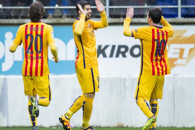 EIBAR, SPAIN - MARCH 06:  Luis Suarez of FC Barcelona celebrates with his teammates Lionel Messi and Roberto Carnicer of FC Barcelona after scoring his team's fourth goal during the La Liga match between SD Eibar and FC Barcelona at Ipurua Municipal Stadium on March 6, 2016 in Eibar, Spain.  (Photo by Juan Manuel Serrano Arce/Getty Images)