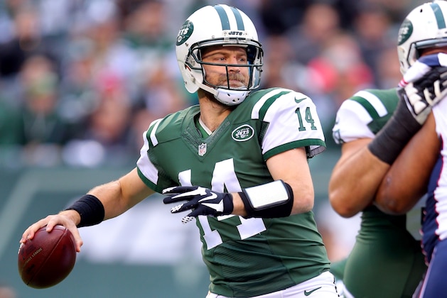New York Jets quarterback Ryan Fitzpatrick (14) drops back to pass against the New England Patriots during an NFL game at MetLife Stadium in East Rutherford, N.J. on Sunday, Dec. 27, 2015. (AP Photo/Brad Penner)
