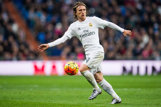MADRID, SPAIN - DECEMBER 30:  Luka Modric of Real Madrid CF in action during the Real Madrid CF vs Real Sociedad match as part of the Liga BBVA 2015-2016 at the Estadio Santiago Bernabeu on December 30, 2015 in Madrid, Spain.  (Photo by Aitor Alcalde/Power Sport Images/Getty Images)