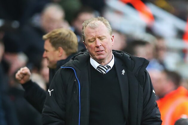NEWCASTLE UPON TYNE, ENGLAND - MARCH 05:  Steve McClaren manager of Newcastle United reacts after Bournemouth's third goal during the Barclays Premier League match between Newcastle United and A.F.C. Bournemouth at St James' Park on March 5, 2016 in Newcastle upon Tyne, England.  (Photo by Ian MacNicol/Getty Images)