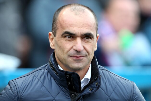 Everton's manager Roberto Martinez awaits the start of the English FA Cup fourth round soccer match between Carlisle United and Everton at Brunton Park, Carlisle, England, Sunday, Jan. 31, 2016. (AP Photo/Scott Heppell)