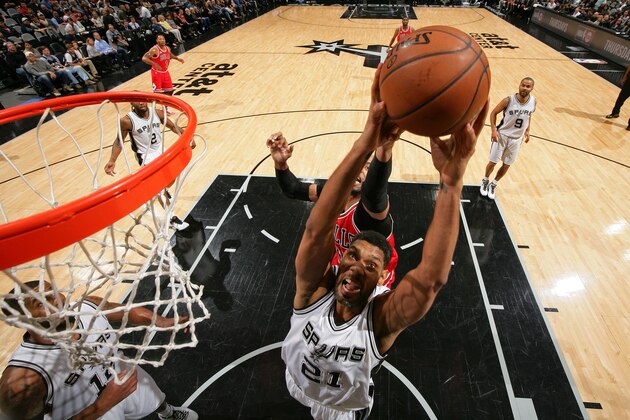 SAN ANTONIO, TX - MARCH 10:  Tim Duncan #21 of the San Antonio Spurs grabs a rebound against the Chicago Bulls on March 10, 2016 at the AT&T Center in San Antonio, Texas. NOTE TO USER: User expressly acknowledges and agrees that, by downloading and or using this photograph, user is consenting to the terms and conditions of the Getty Images License Agreement. Mandatory Copyright Notice: Copyright 2016 NBAE (Photos by Joe Murphy/NBAE via Getty Images)