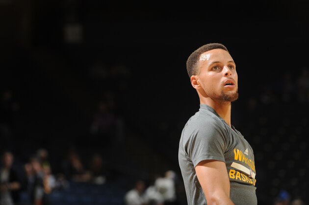 OAKLAND, CA - MARCH 9: Stephen Curry #30 of the Golden State Warriors warms up before facing the Utah Jazz on March 9, 2016 at Oracle Arena in Oakland, California. NOTE TO USER: User expressly acknowledges and agrees that, by downloading and or using this photograph, user is consenting to the terms and conditions of Getty Images License Agreement. Mandatory Copyright Notice: Copyright 2016 NBAE (Photo by Noah Graham/NBAE via Getty Images)