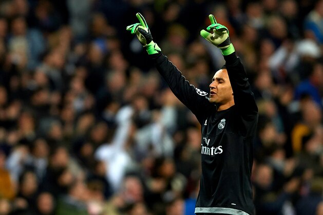 MADRID, SPAIN - MARCH 08: Keylor Navas of Real Madrid celebrates during the UEFA Champions League Round of 16 Second Leg match between Real Madrid CF and AS Roma at Estadio Santiago Bernabeu on March 8, 2016 in Madrid, Spain.  (Photo by Manuel Queimadelos Alonso/Getty Images)