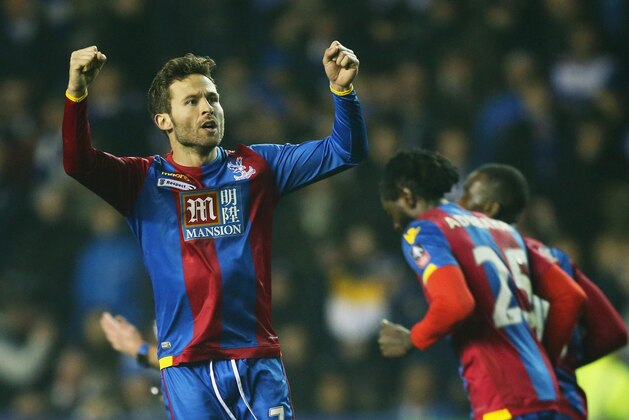 READING, ENGLAND - MARCH 11:  Yohan Cabaye of Crystal Palace celebrates as he scores their first goal from the penalty spot during the Emirates FA Cup sixth round match between Reading and Crystal Palace at Madejski Stadium on March 11, 2016 in Reading, England.  (Photo by Ben Hoskins/Getty Images)