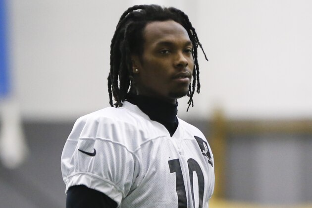Pittsburgh Steelers wide receiver Martavis Bryant (10) warms up during an NFL practice in Pittsburgh, Friday, Jan. 15, 2016. (AP Photo/Keith Srakocic)