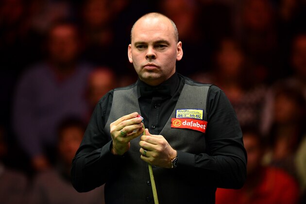 LONDON, ENGLAND - JANUARY 15:  Stuart Bingham of England looks on during his quarter final match against John Higgins of Scotland during Day Six of The Dafabet Masters at Alexandra Palace on January 15, 2016 in London, England.  (Photo by Dan Mullan/Getty Images)