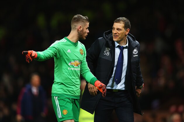MANCHESTER, ENGLAND - DECEMBER 05:  Slaven Bilic manager of West Ham United and David De Gea of Manchester United talk after the Barclays Premier League match between Manchester United and West Ham United at Old Trafford on December 5, 2015 in Manchester, England.  (Photo by Clive Brunskill/Getty Images)