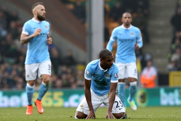 Manchester City's Brazilian midfielder Fernandinho (C) reacts after missing a shot on goal during the English Premier League football match between Norwich City and Manchester City at Carrow Road in Norwich, eastern England, on March 12, 2016.


The match ended in a draw. / AFP / LINDSEY PARNABY        (Photo credit should read LINDSEY PARNABY/AFP/Getty Images)