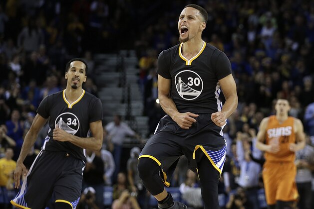 Golden State Warriors' Stephen Curry celebrates a score against the Phoenix Suns in the final seconds of the NBA basketball game Saturday, March 12, 2016, in Oakland, Calif. (AP Photo/Ben Margot)