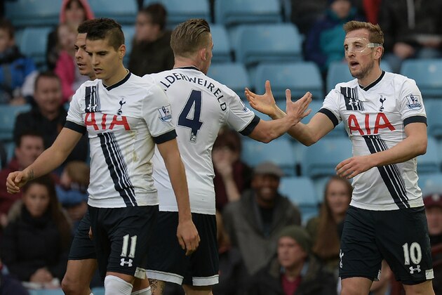 Tottenham Hotspur's English striker Harry Kane (R) celebrates scoring his team's first goal during the English Premier League football match between Aston Villa and Tottenham Hotspur at Villa Park in Birmingham, central England on March 13, 2016. / AFP / OLI SCARFF / RESTRICTED TO EDITORIAL USE. No use with unauthorized audio, video, data, fixture lists, club/league logos or 'live' services. Online in-match use limited to 75 images, no video emulation. No use in betting, games or single club/league/player publications.  /         (Photo credit should read OLI SCARFF/AFP/Getty Images)