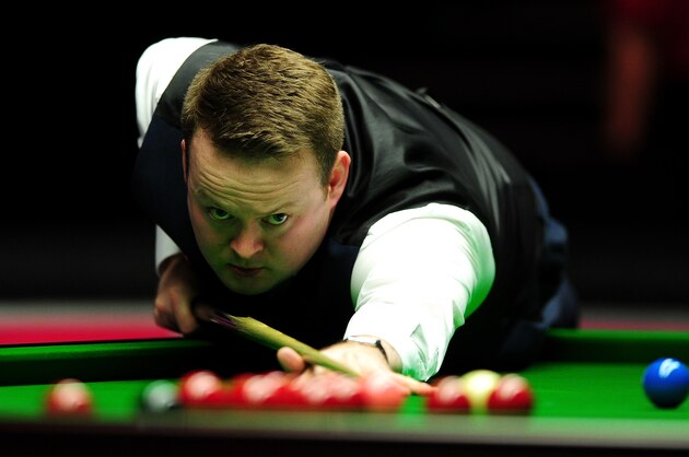LONDON, ENGLAND - JANUARY 10:  Shaun Murphy of England plays a shot against Mark Allen of Northern Ireland during Day One of the Dafabet Masters at Alexandra Palace on January 10, 2016 in London, England.  (Photo by Dan Mullan/Getty Images)