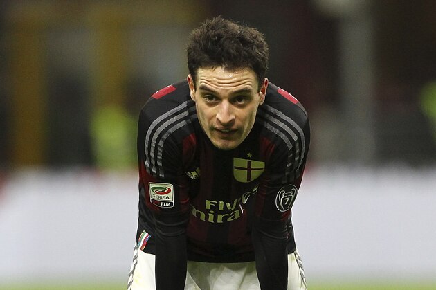 MILAN, ITALY - JANUARY 17:  Giacomo Bonaventura of AC Milan looks on during the Serie A match between AC Milan and ACF Fiorentina at Stadio Giuseppe Meazza on January 17, 2016 in Milan, Italy.  (Photo by Marco Luzzani/Getty Images)