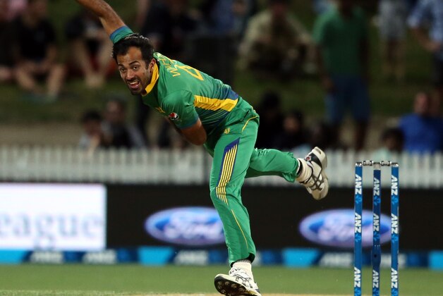 Wahab Riaz of Pakistan bowls during the second Twenty20 cricket match between New Zealand and Pakistan at Seddon Park in Hamilton on January 17, 2016.   AFP PHOTO / MICHAEL BRADLEY / AFP / MICHAEL BRADLEY        (Photo credit should read MICHAEL BRADLEY/AFP/Getty Images)