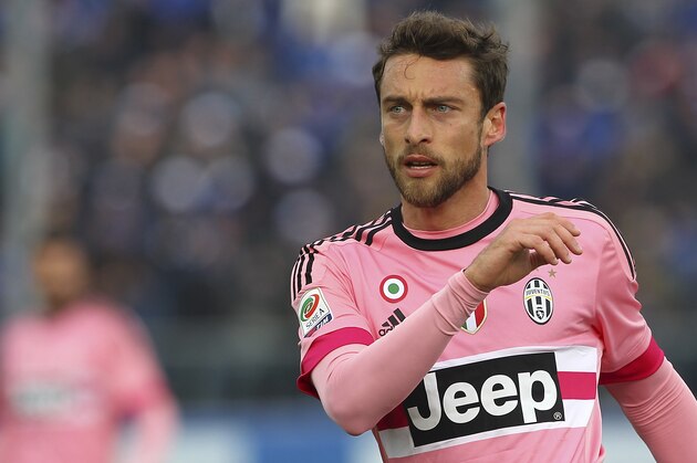 BERGAMO, ITALY - MARCH 06:  Claudio Marchisio of Juventus FC looks on during the Serie A match between Atalanta BC and Juventus FC at Stadio Atleti Azzurri d'Italia on March 6, 2016 in Bergamo, Italy.  (Photo by Marco Luzzani/Getty Images)