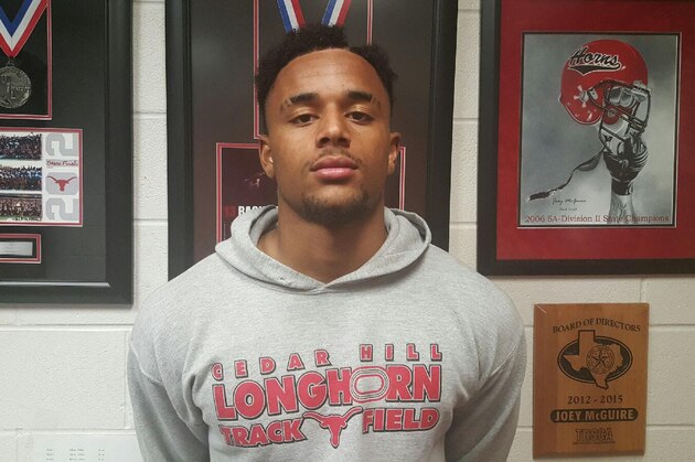 Cedar Hill, Texas, 4-star quarterback Avery Davis is nearing a decision and has a current top three of Notre Dame, Colorado and Utah.