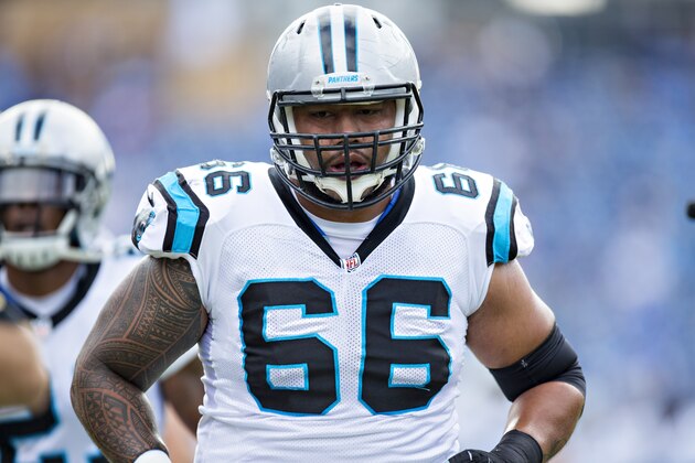 NASHVILLE, TN - NOVEMBER 15:  Amini Silatolu #66 of the Carolina Panthers jogging off the field after warming up before a game against the Tennessee Titans at Nissan Stadium on November 15, 2015 in Nashville, Tennessee.  (Photo by Wesley Hitt/Getty Images)