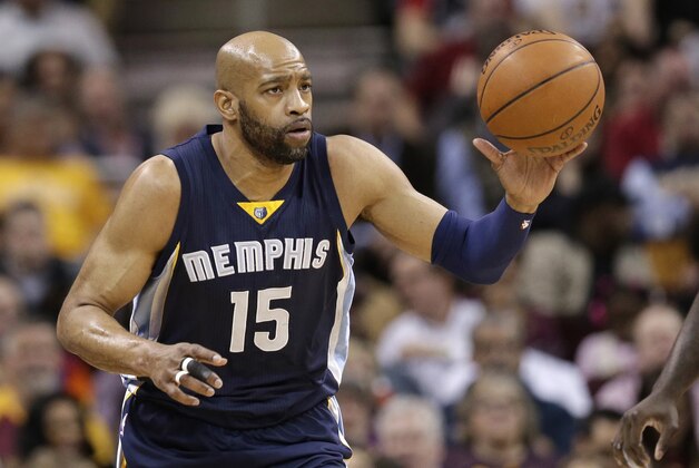 Memphis Grizzlies' Vince Carter (15) drives the ball downcourt in the first half of an NBA basketball game against the Cleveland Cavaliers, Monday, March 7, 2016, in Cleveland. (AP Photo/Tony Dejak)