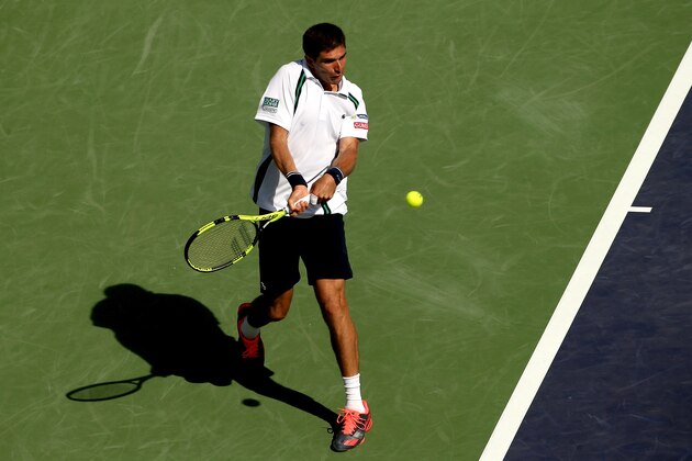 INDIAN WELLS, CA - MARCH 14:  Federico Delbonis of Argentina returns a shot to Andy Murray of Great Britain during the BNP Paribas Open at the Indian Wells Tennis Garden on March 14, 2016 in Indian Wells, California.  (Photo by Matthew Stockman/Getty Images)