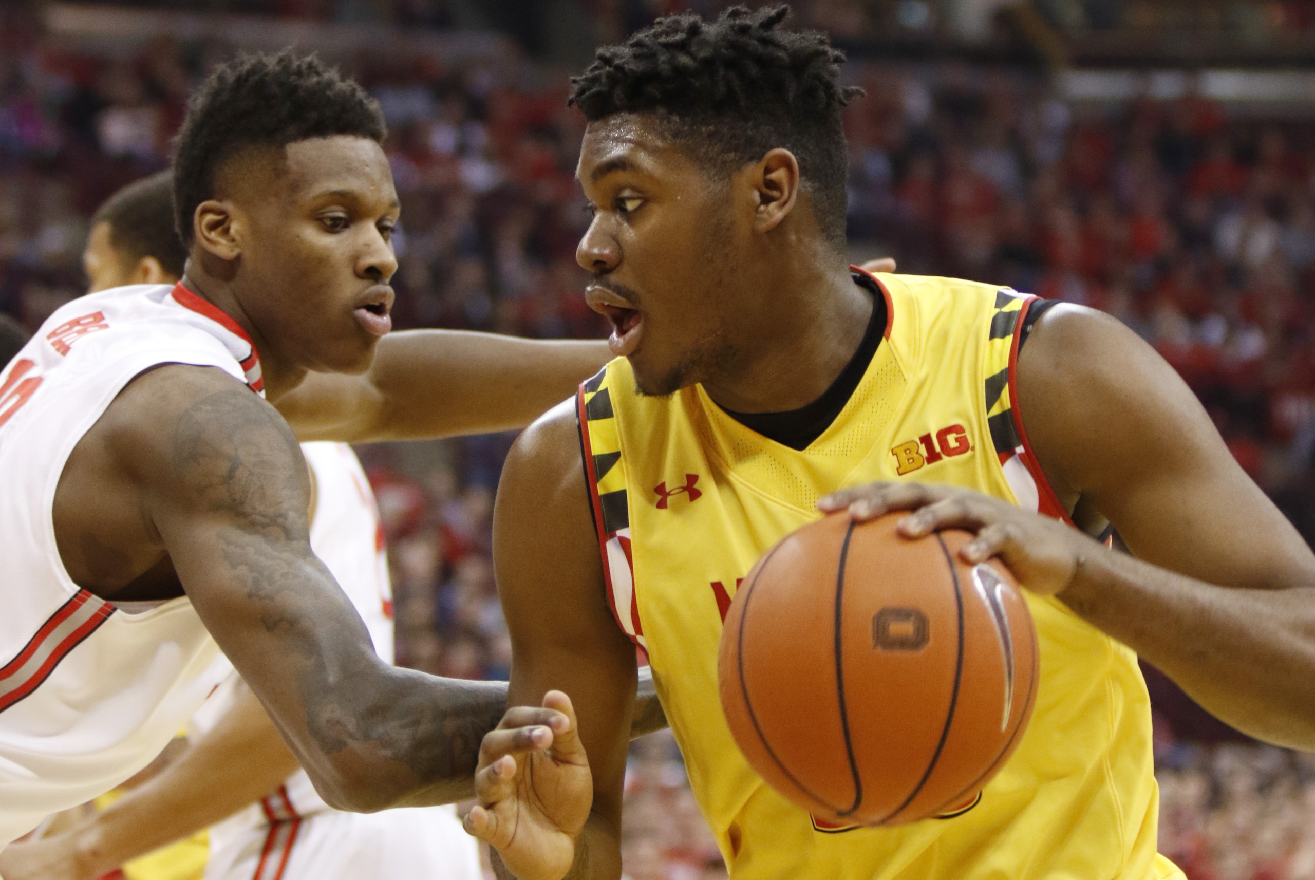 Maryland's Diamond Stone, right, works  against Ohio State's David Bell during an NCAA college basketball game in Columbus, Ohio, Sunday, Jan. 31, 2016. Maryland won 66-61. (AP Photo/Paul Vernon)
