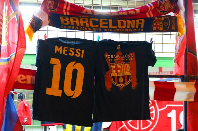 LONDON, ENGLAND - FEBRUARY 23 :  A Lionel Messi of FC Barcelona t-shirt for sale before the UEFA Champions League match between Arsenal and Barcelona at the Emirates Stadium on February 23, 2016 in London, United Kingdom.  (Photo by Catherine Ivill - AMA/Getty Images)