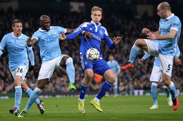Dynamo Kiev's Polish forward Lukasz Teodorczyk (2R) vies with Manchester City's Argentinian defender Pablo Zabaleta (R), Manchester City's French defender Eliaquim Mangala (2R), and Manchester City's Argentinian defender Martin Demichelis during a UEFA Champions League last 16, second leg football match between Manchester City and Dynamo Kiev at the Etihad Stadium in Manchester, north west England, on March 15, 2016. / AFP / OLI SCARFF        (Photo credit should read OLI SCARFF/AFP/Getty Images)