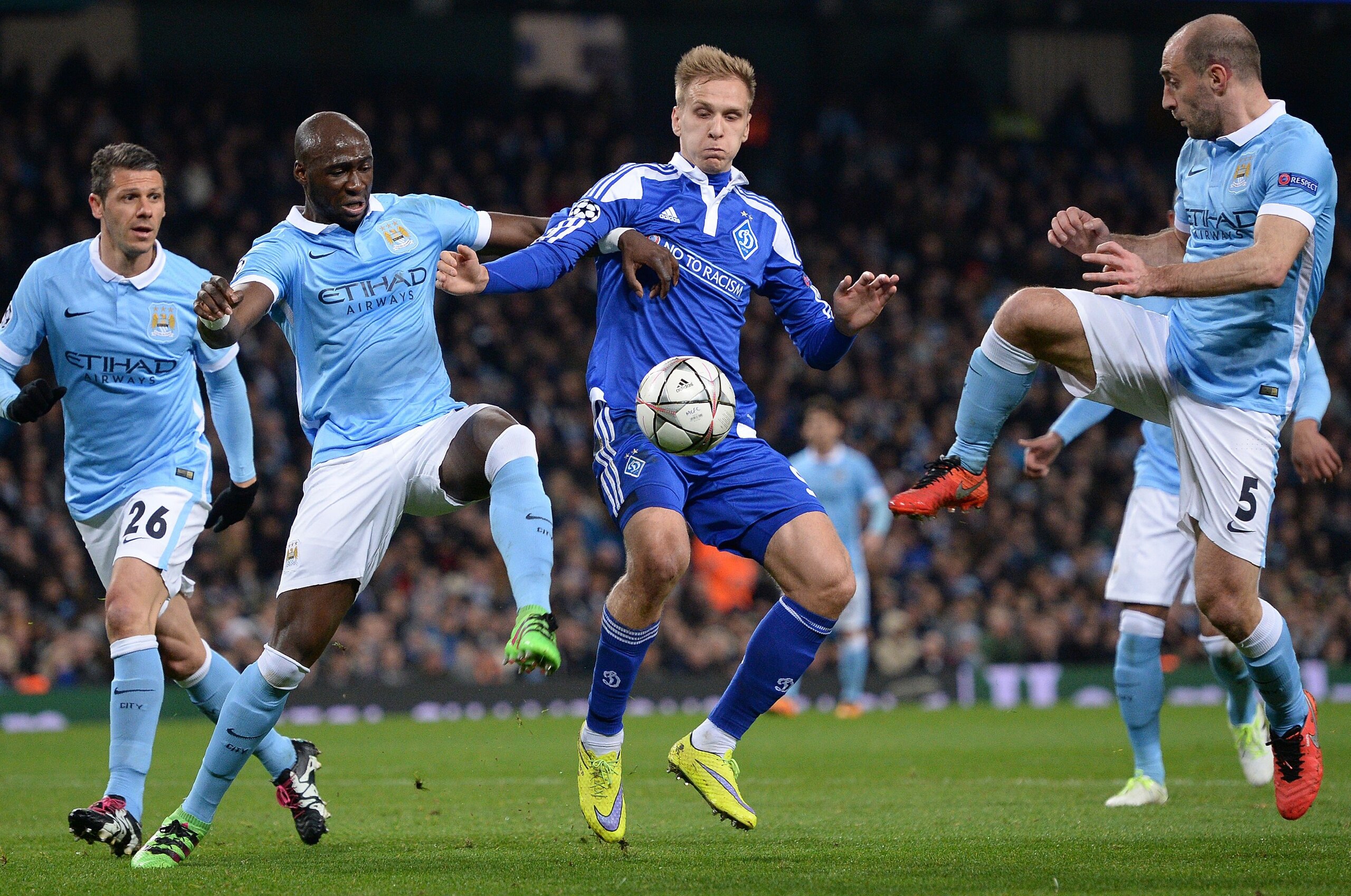 Dynamo Kiev's Polish forward Lukasz Teodorczyk (2R) vies with Manchester City's Argentinian defender Pablo Zabaleta (R), Manchester City's French defender Eliaquim Mangala (2R), and Manchester City's Argentinian defender Martin Demichelis during a UEFA Champions League last 16, second leg football match between Manchester City and Dynamo Kiev at the Etihad Stadium in Manchester, north west England, on March 15, 2016. / AFP / OLI SCARFF        (Photo credit should read OLI SCARFF/AFP/Getty Images)