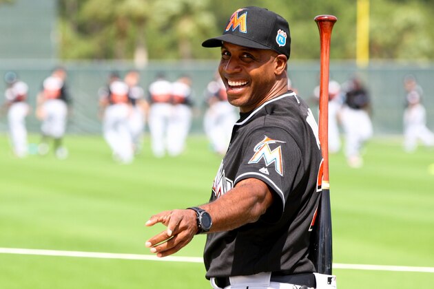JUPITER, FL - FEBRUARY 23: New Marlins hitting coach Barry Bonds #25 during a Miami Marlins workout on February 23, 2016 in Jupiter, Florida. (Photo by Rob Foldy/Getty Images)