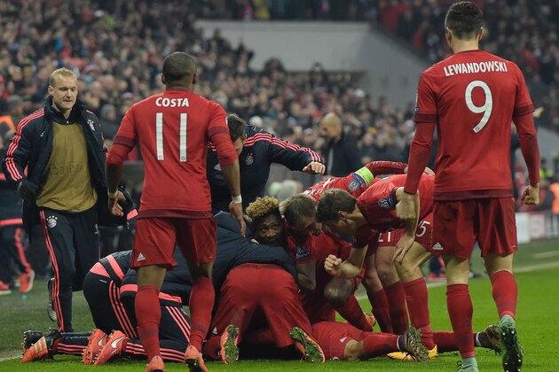 Bayern Munich's players celebrate after Spanish midfielder Thiago Alcantara scored during extra time of the UEFA Champions League, Round of 16, second leg football match FC Bayern Munich v Juventus in Munich, southern Germany on March 16, 2016. / AFP / TOBIAS SCHWARZ        (Photo credit should read TOBIAS SCHWARZ/AFP/Getty Images)