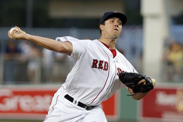 Boston Red Sox relief pitcher Carson Smith works against the New York Yankees in the seventh inning of a spring training baseball game, Tuesday, March 15, 2016, in Fort Myers, Fla. (AP Photo/Tony Gutierrez)