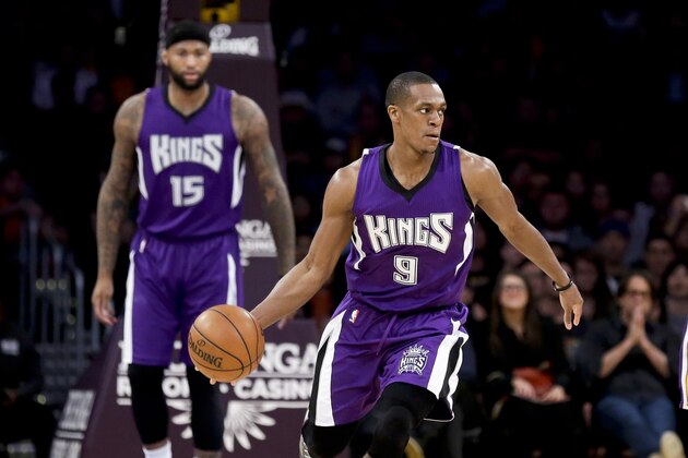 Sacramento Kings guard Rajon Rondo plays during the first half of an NBA basketball game against the Los Angeles Lakers in Los Angeles, Tuesday, March 15, 2016. (AP Photo/Chris Carlson)
