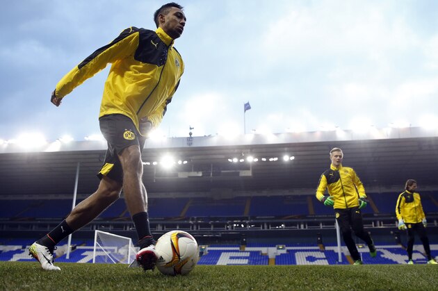 Borussia Dortmund's Pierre-Emerick Aubameyang trains with his teammates for their upcoming Europa League round of 16 second leg soccer match at Tottenham's White Hart Lane stadium in London, Wednesday, March 16, 2016. Dortmund will play Tottenham, Thursday, at White hart Lane, in London .(AP Photo/Alastair Grant)
