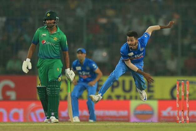 Indian cricketer HH Pandya delivers a ball  during the match between India and Pakistan at the Asia Cup T20 cricket tournament at the Sher-e-Bangla National Cricket Stadium in Dhaka on February 27, 2016. AFP PHOTO / STR / AFP / STR        (Photo credit should read STR/AFP/Getty Images)
