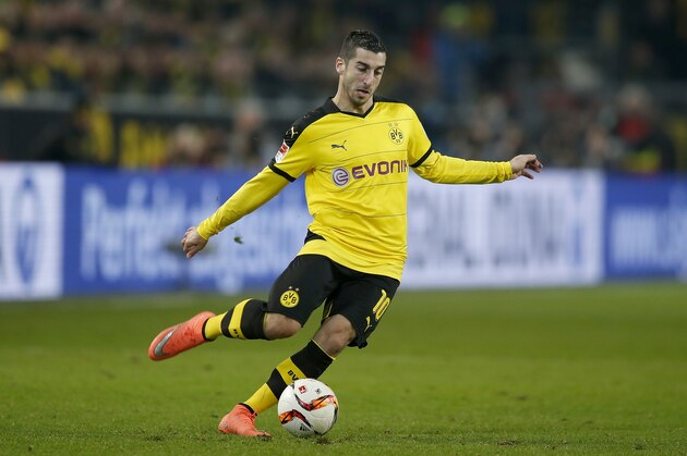 DORTMUND, GERMANY - MARCH 05:  Henrikh Mkhitaryan of Borussia Dortmund runs with the ball during the Bundesliga match between Borussia Dortmund and FC Bayern Muenchen at Signal Iduna Park on March 5, 2016 in Dortmund, Germany.bs  (Photo by Boris Streubel/Getty Images)