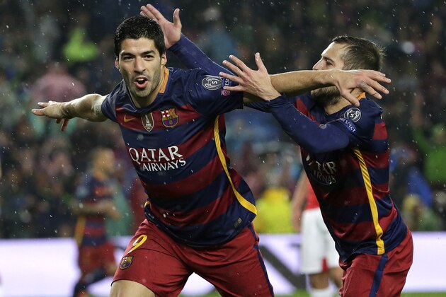 Barcelona's Luis Suarez celebrates after scoring his sideís second goal during the Champions League round of 16 second leg soccer match between FC Barcelona and Arsenal FC at the Camp Nou stadium in Barcelona, Spain, Wednesday, March 16, 2016. (AP Photo/Emilio Morenatti)