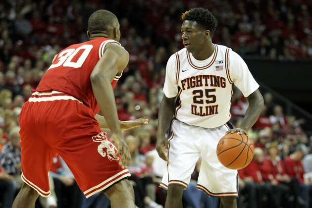 MADISON, WI - FEBRUARY 21: Kendrick Nunn #25 of the Illinois Fighting Illini dribbles the basketball up the court during the first half against Wisconsin Badgers at Kohl Center on February 21, 2016 in Madison, Wisconsin. (Photo by Mike McGinnis/Getty Images)