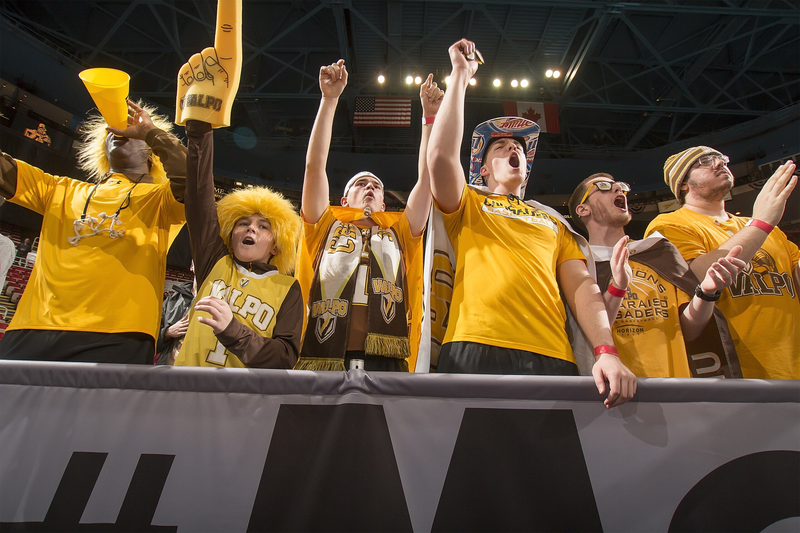 DETROIT, MI - MARCH 07: Fans cheer for their team during game one between the Valparaiso Crusaders and the Green Bay Phoenix of the Horizon League Basketball Tournament - Semifinals at Joe Louis Arena on March 7, 2016 in Detroit, Michigan. (Photo by Dave Reginek/Getty Images)