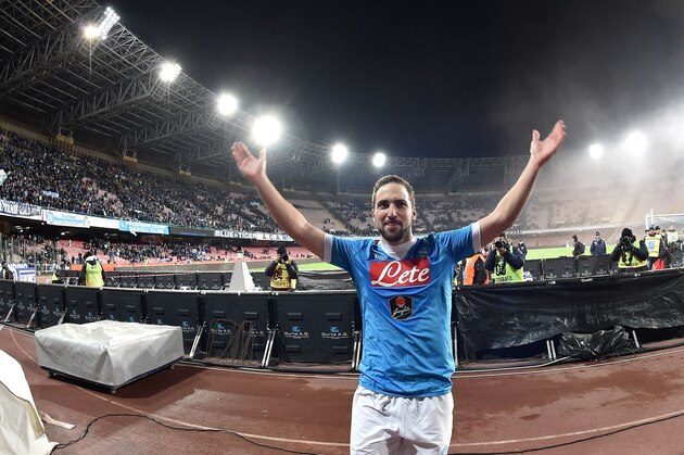 NAPLES, ITALY - JANUARY 16:  Gonzalo Higuain of SSC Napoli celebrates the victory after the Serie A match between SSC Napoli and US Sassuolo Calcio at Stadio San Paolo on January 16, 2016 in Naples, Italy.  (Photo by Giuseppe Bellini/Getty Images)