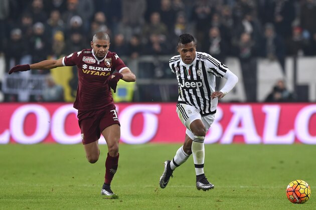 TURIN, ITALY - DECEMBER 16:  Alex Sandro (R) of FC Juventus in action against Bruno Peres of Torino FC during the TIM Cup match between FC Juventus and Torino FC at Juventus Arena on December 16, 2015 in Turin, Italy.  (Photo by Valerio Pennicino/Getty Images)